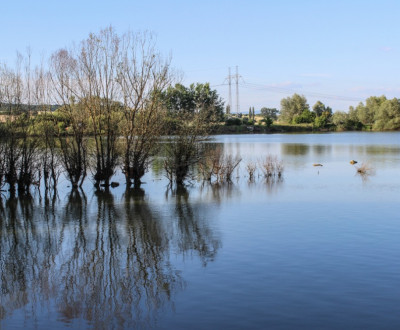 Prstupov cesta vo Vekej opraven rchlos povolen 15 km/hod.