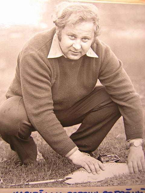 p. Bukovský so pstruhom potočným, chyteným na Krivánskom potoku v roku 1980 (1,5 kg | 54 cm)-97